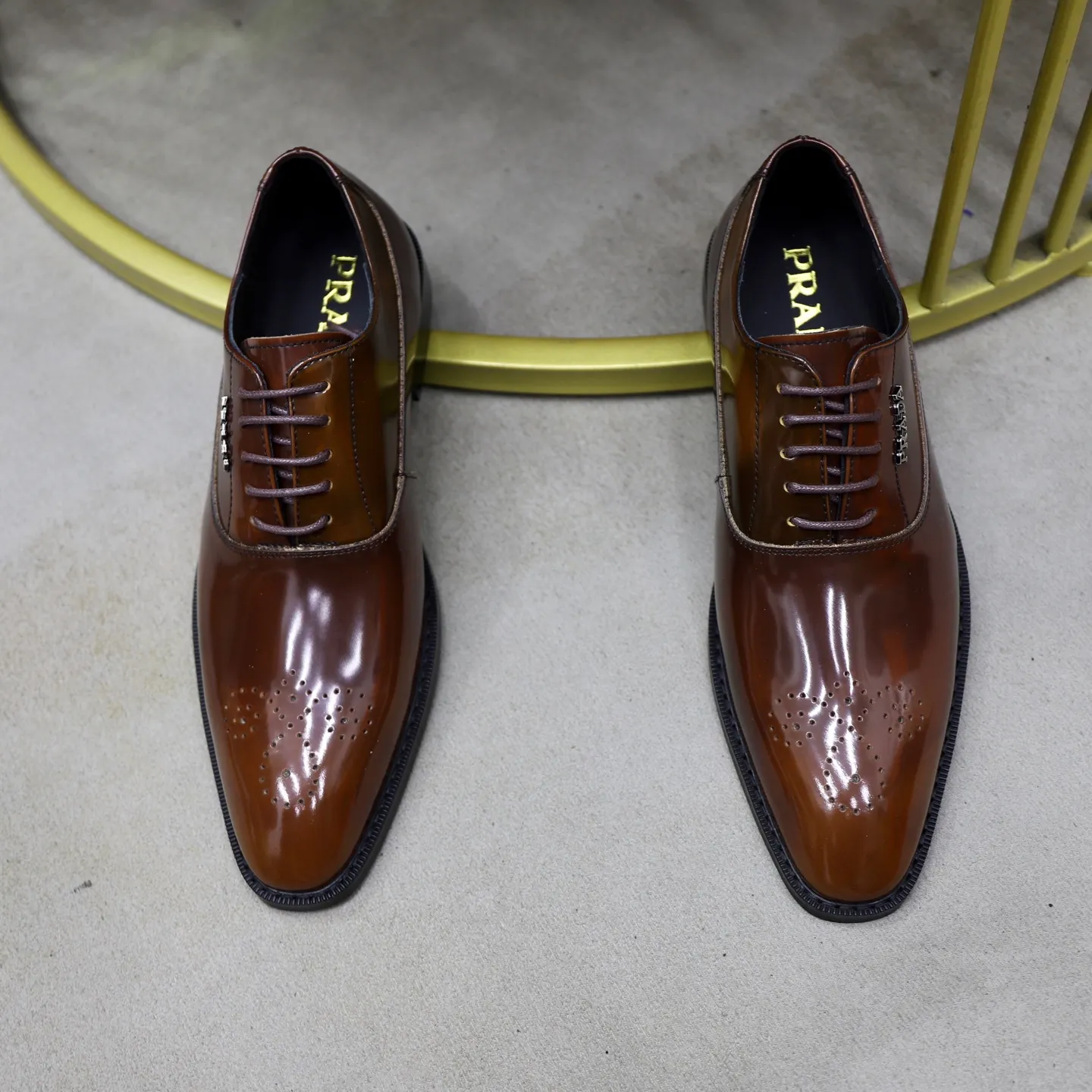 Ex-factory price: 540💰🙅‍♂️🙅‍♂️🙅‍♂️ Brand: PRADA Standard code: Men's code 38-44 (45 can be customized) Grade: Same style as the official website Original order quality Material: Original cowhide surface Comfortable cowhide lining Original outsole Style category: Men's fashionable casual leather shoes Distinguished big-name luxury elements Top luxury Color: actual picture color